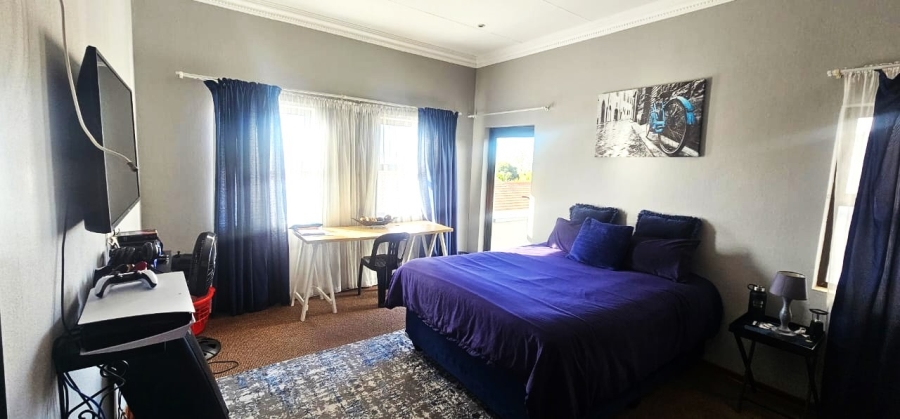 To Let 4 Bedroom Property for Rent in Safari Gardens North West